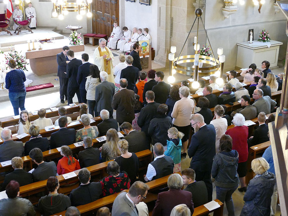 Feier der 1. Heiligen Kommunion in Sankt Crescentius (Foto: Karl-Franz Thiede)